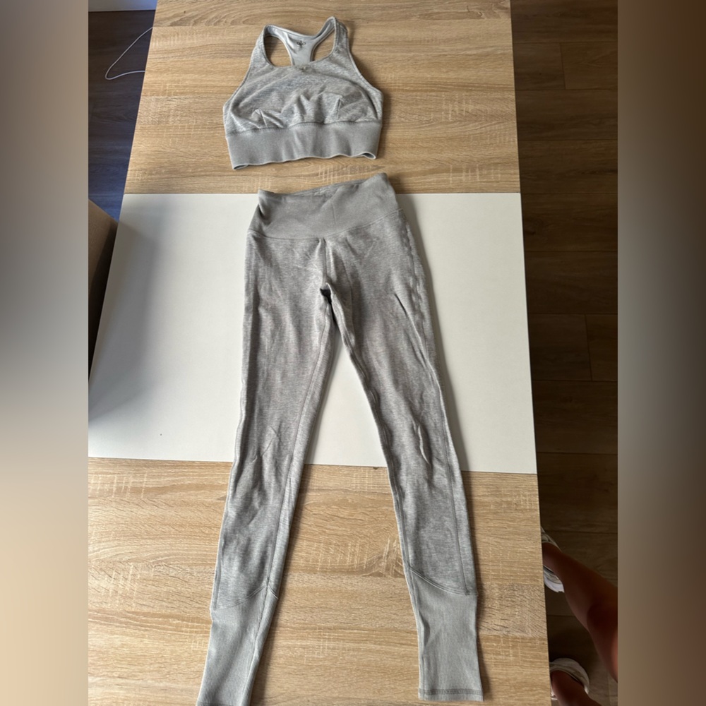 Alo yoga legging set. Heather grey Alo soft leggings and sports bra set.